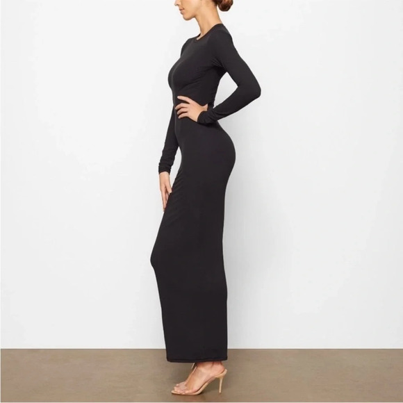 Skims Soft Lounge Long Sleeve Maxi Dress Ribbed Onyx
Size Small - Picture 4 of 14